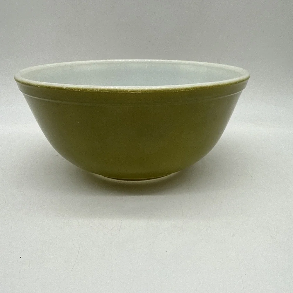 Vintage Pyrex Avocado Green 403 Mixing Bowl 2.5 QT